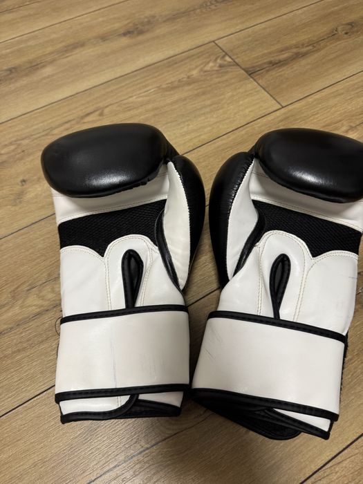 Боксови ръкавици