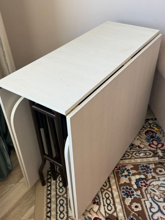 Продам стол книжка 4м
