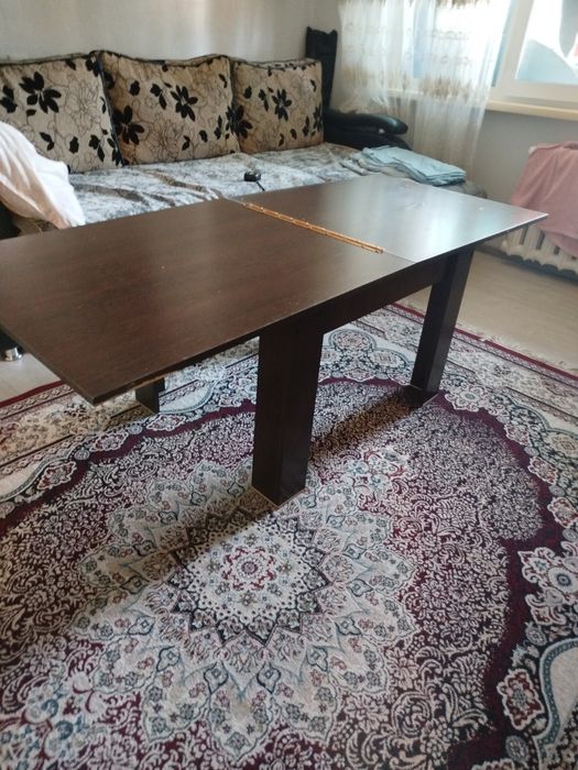 Продам срочно стол