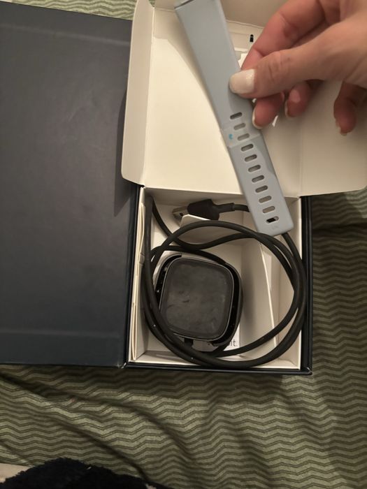 Ceas Fitbit Versa nou in cutie cu toate accesoriile
