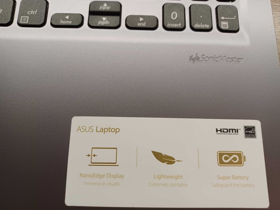 Лаптоп ASUS почти неизползван