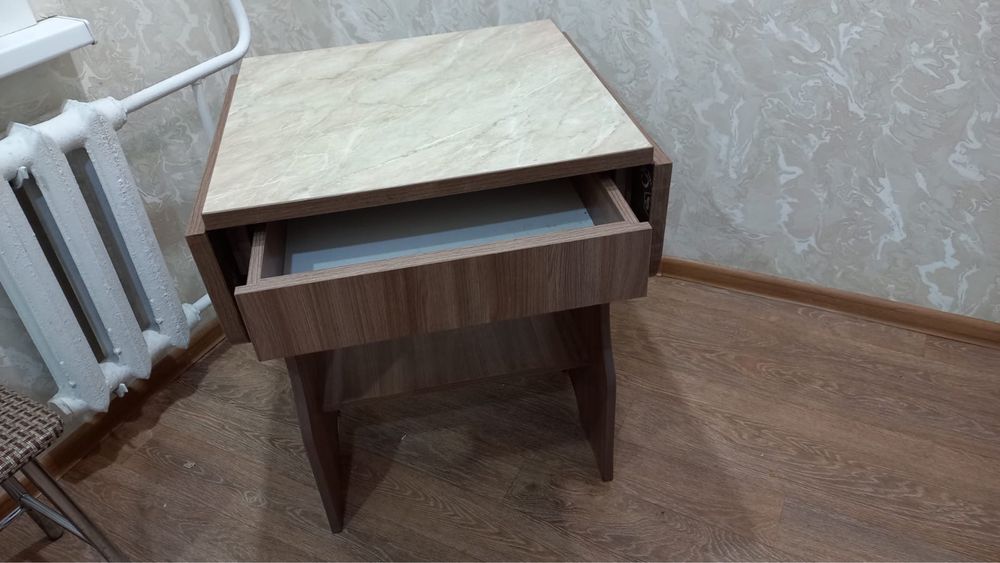 Продам стол  цена 20 тыс