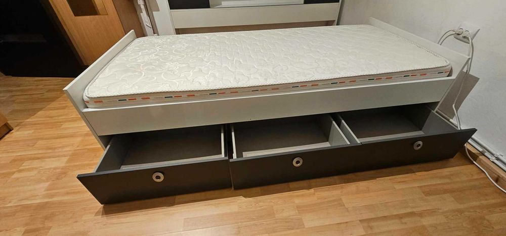 Pat 90x200 cu saltea Ortopedică Aloe Vera Memory Aquagel și 3 sertare