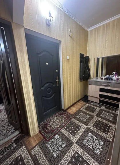 Квартира на Кушбеги 2/1/5 общ пл 60м ,2 балкона +подвал