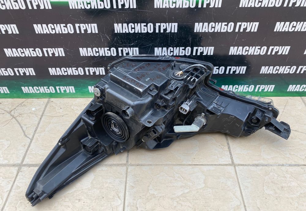 Фар far десен фарове Led за Тойота Авенсис Toyota Avensis