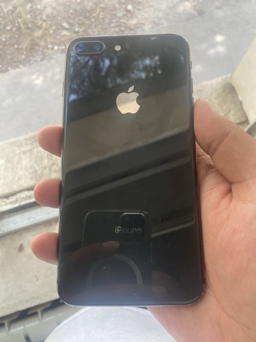 I phone 8 plus black sotiladi