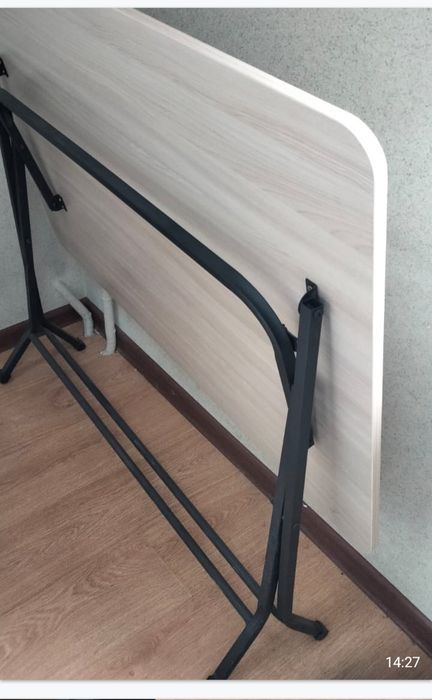 Продам диспенсер для воды с бутылкой