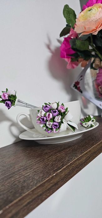 Set de cafea/ceai personalizat cu lalele modelate din lut polimeric