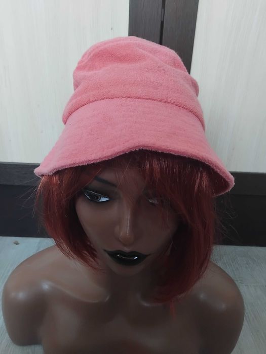 НОВА дамска шапка модел -  кофа / идиотка