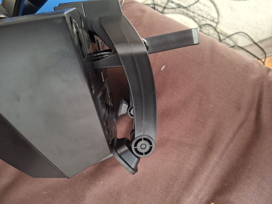 Volan de jocuri pt ps 5 ps 4 si PC are pedale si se prinde de birou