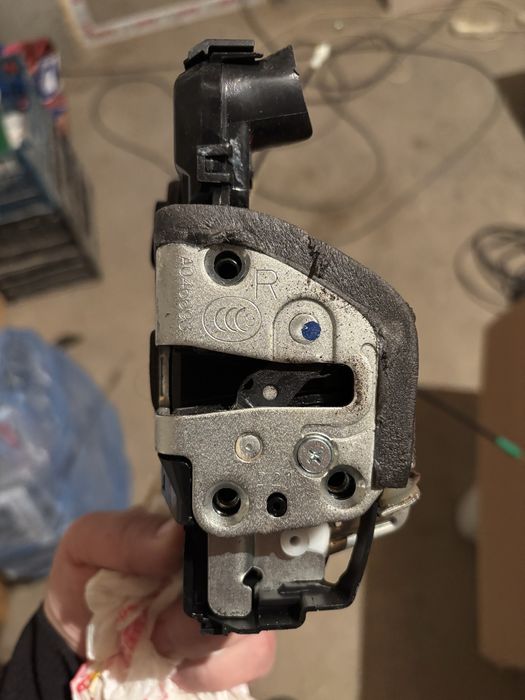 Механизм двери камри 45