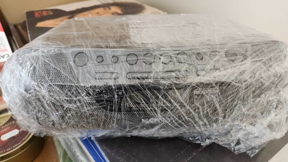 Продавам касетофон с CD - SONY