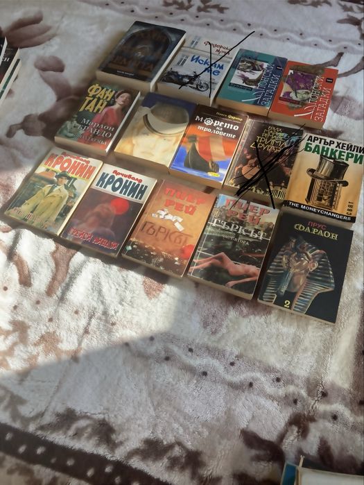 Продавам книги , худож.литература.