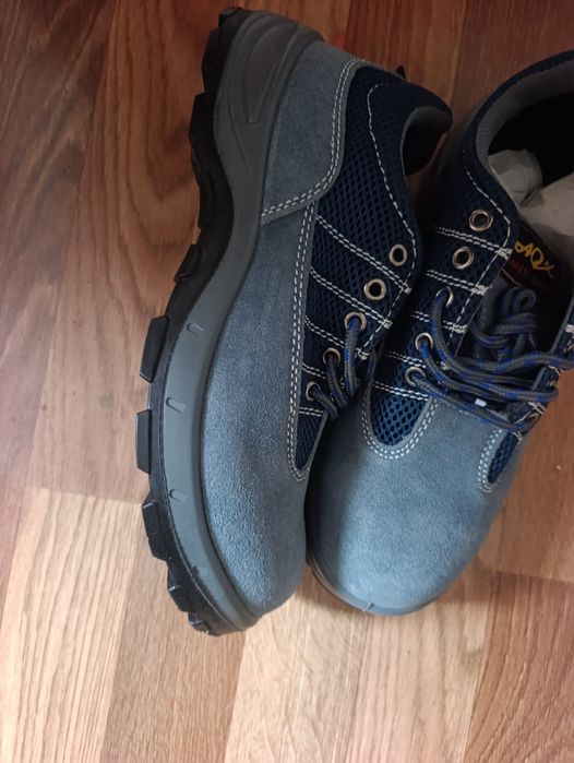 Продам строительные кроссовки спецобувь