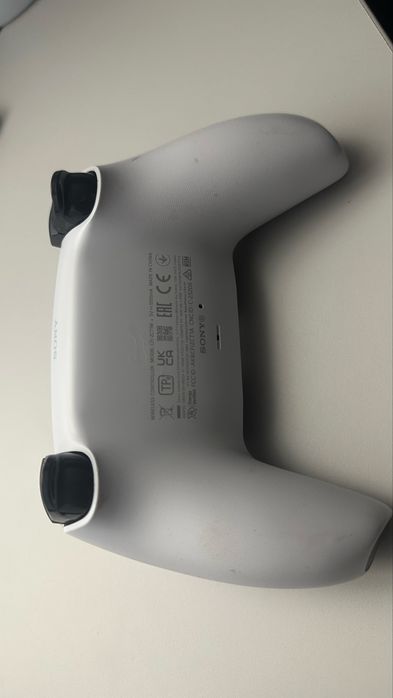 PlayStation 5 si Controller