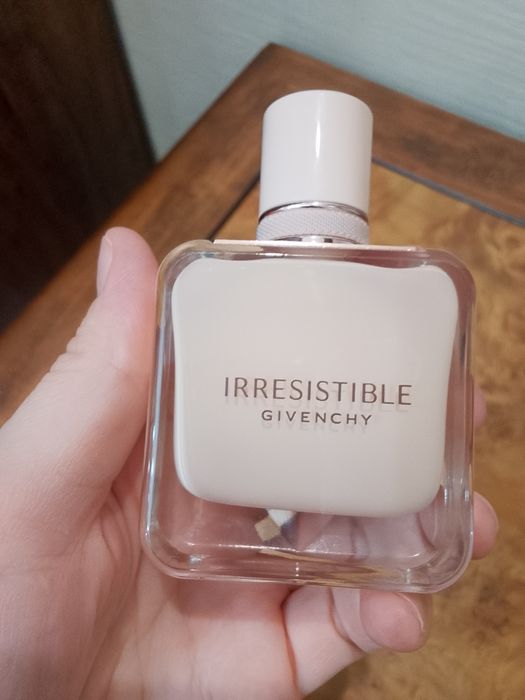 Продам парфюм оригинал ( 10 и 12 тыс)