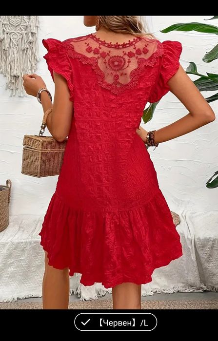 Червена рокля с интересен гръб