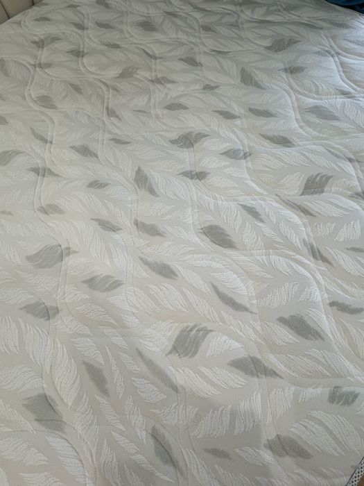 Продается Матрас 200х200