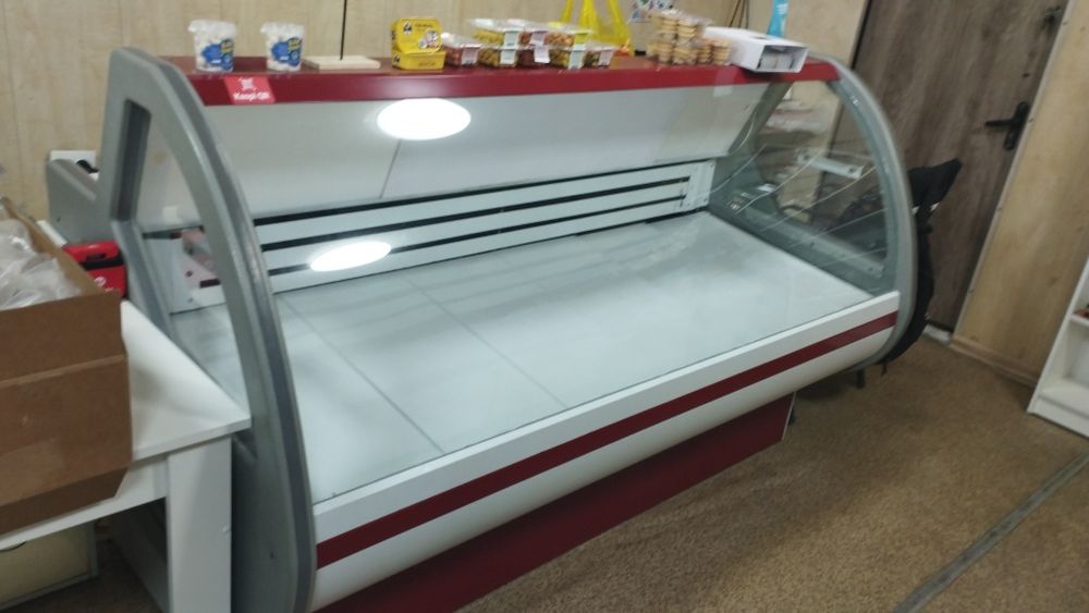 Витрины и морозильные лари продам