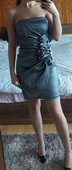 Официална рокля.