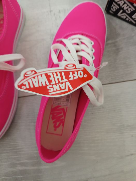 Нови кецове Vans