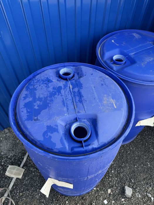 Бочка 250л платиковые.