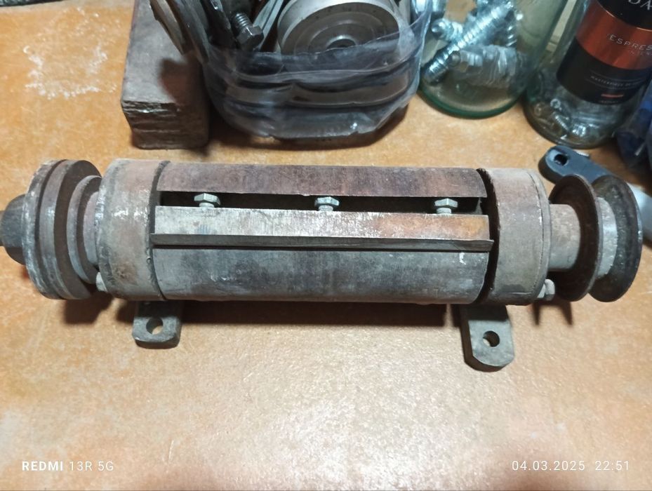 Тиски,точилка,вал сотилади