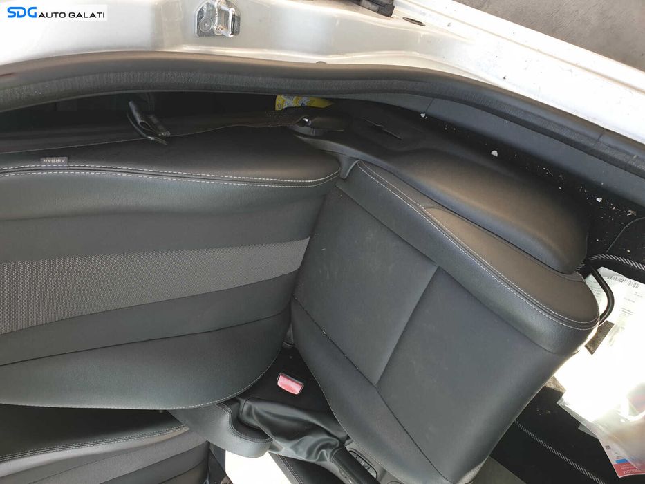 Scaun Semipiele Semi Piele Alcantara Stanga Fata Renault Megane 3 Hatchback 2008 - 2015 [M8293]