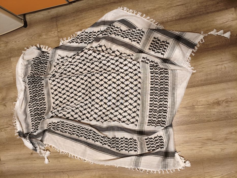 Арабски шал 117 х 120 см