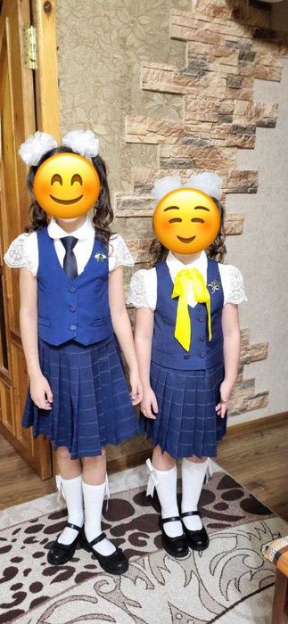 Школьная форма (юбка, жилетка) 2 комплекта в хорошем состоянии