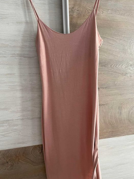 Ежедневна рокля с цепка острани