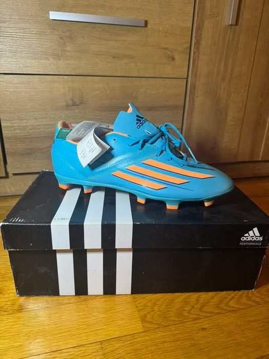 Бутонки адидас нови