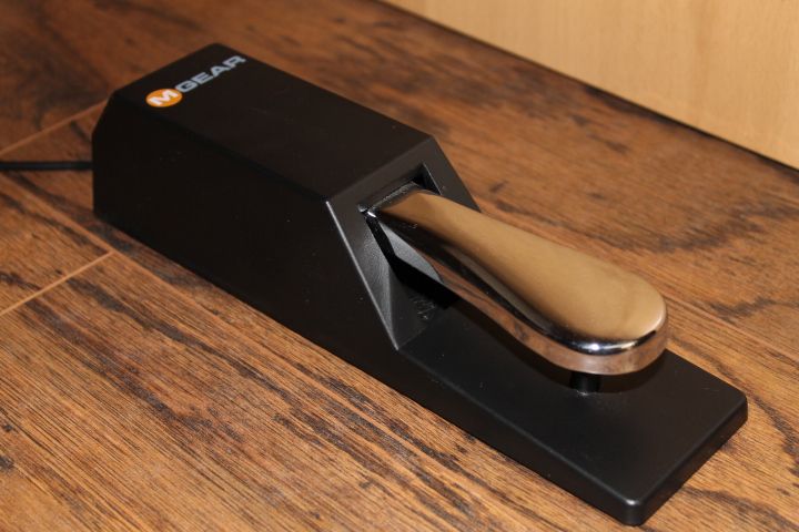 ново! педал за синтезатор йоника клавир пиано пияно korg roland yamaha