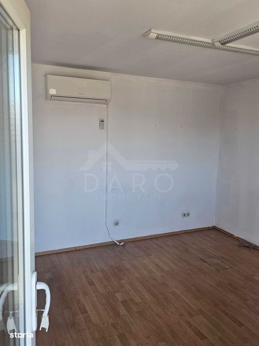De închiriat spatiù comercial