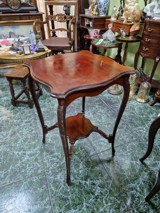 Антикварна английска Едуардинска махагонова масичка