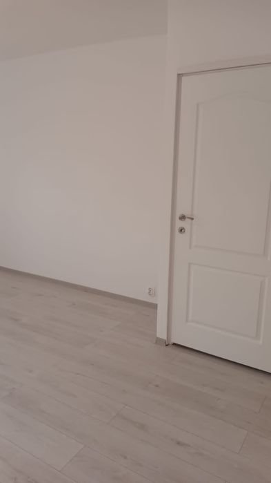 Garsoniera renovata, decomandata