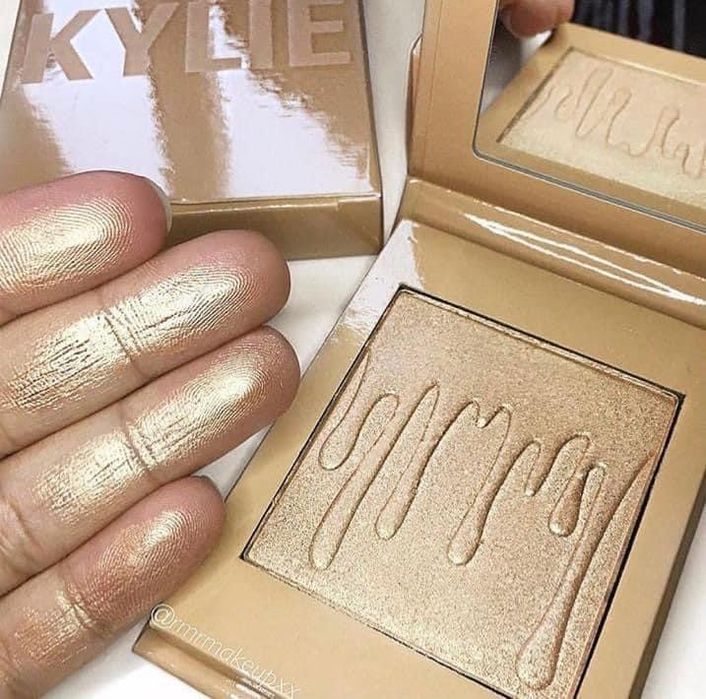 Хайлайтър в кутия с огледало 6 цвята на KYLIE cosmetics