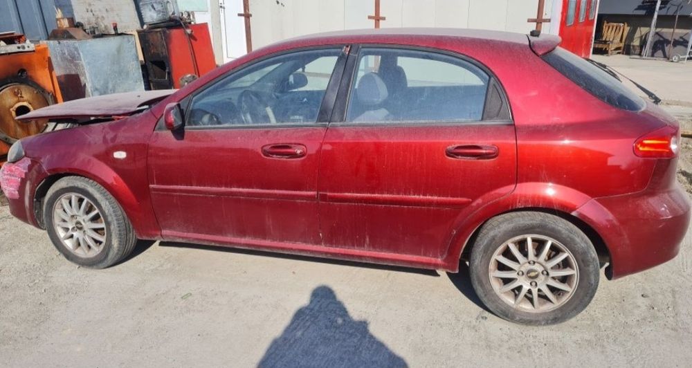 Dezmembrez Chevrolet Lacetti 1.6 benzina