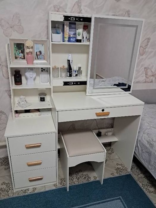 Дамский Туалетный столик