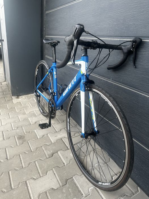 Шосеен велосипед Giant Defy 3 / 28” S” 2х9