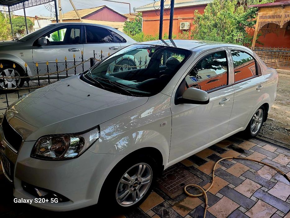 Nexia 3 sotiladi toza