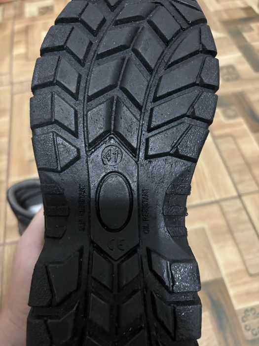 Продам ботинки новые летние