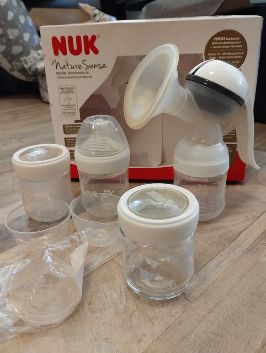 Ръчна помпа за кърма на Nuk + принадлежности