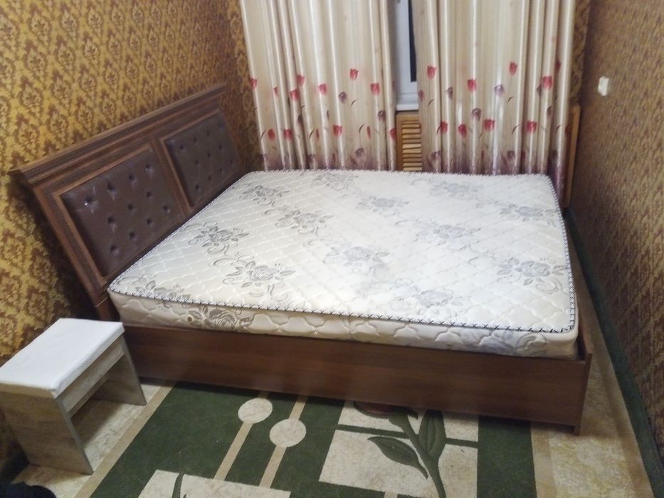 Двуспальная кровать