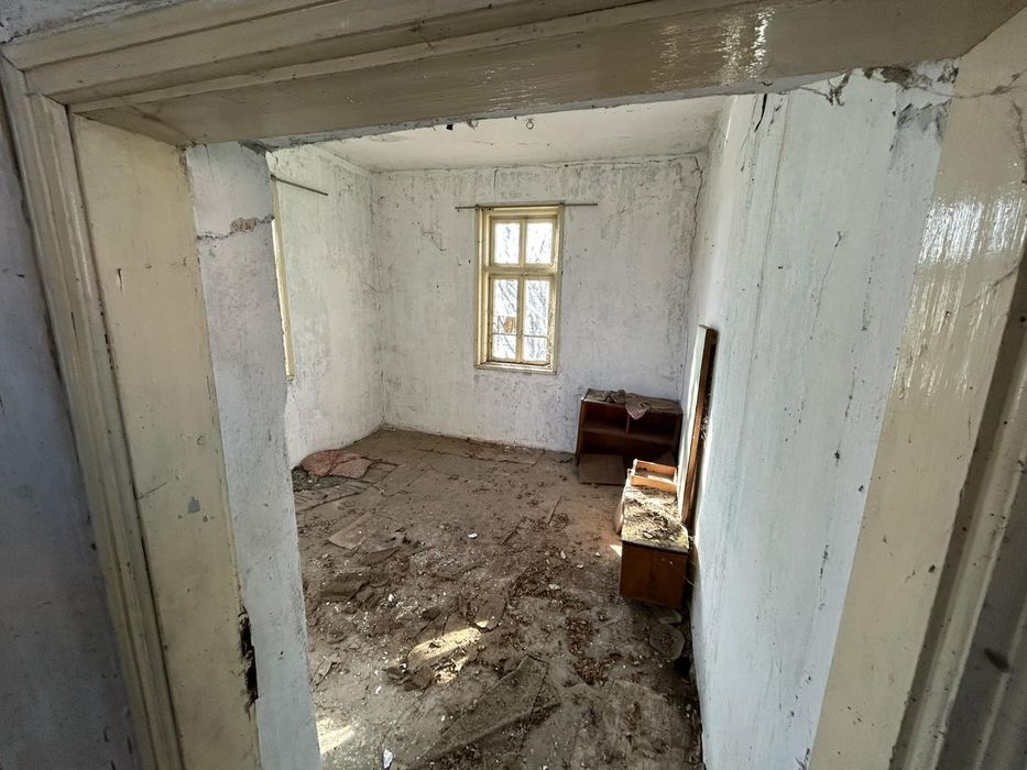 Продавам имот с къща в с.Бело поле