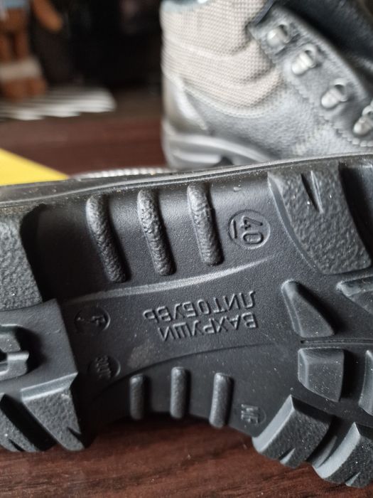 Продам рабочие ботинки