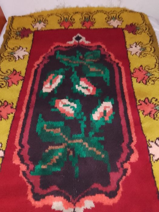 Китеник, халище, губер /постелка, завивка, килим/ 100 % вълна