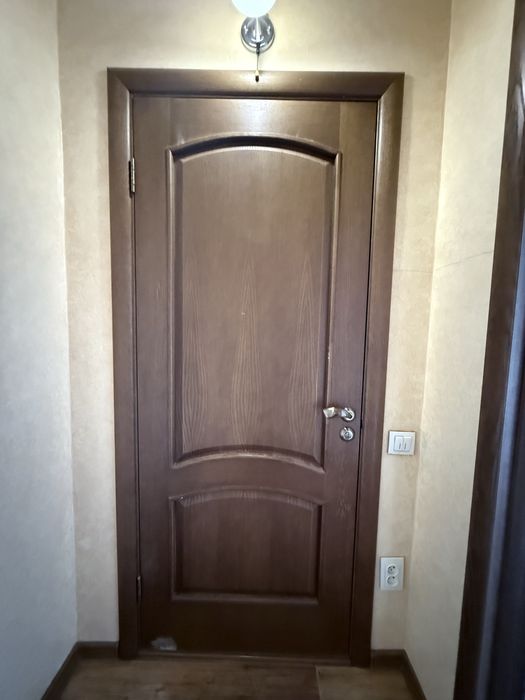 Продам межкомнатную дверь (б/у)