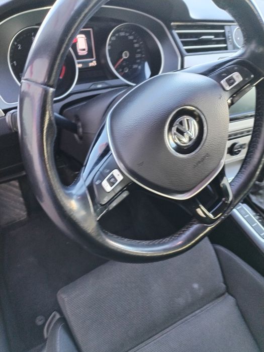 . Продавам Фолксваген Пасат Б8 2,0 д комби автоматик