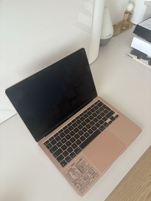 Apple MacBook Air "M1" 8 CPU/7 GPU 13" (Pentru Piese)